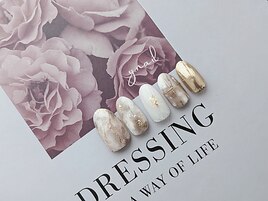 ゴールドのニュアンスデザイン