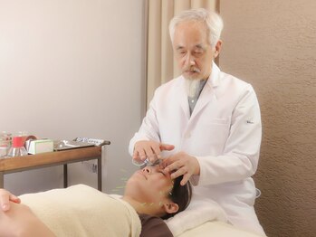 ユウリン(Yurin)/美容鍼の施術