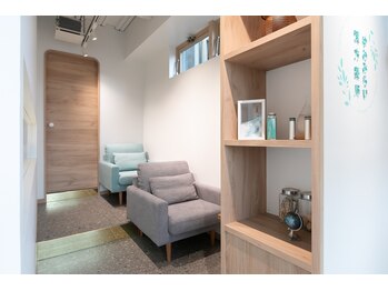 ゆめみらい漢方薬局 鍼灸院/１階待合席