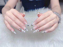 人気韓国ビジューネイル