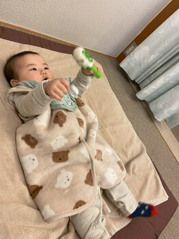 子育てママの整体サロン/施術中のお子様の様子