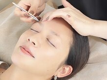 ユーロ(EURO)/施術5：ツィザー・毛抜き