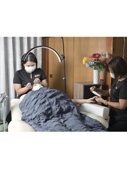 ネイル・アイメニューの同時施術が可能