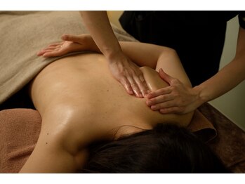 シン(SHINE)/オイルマッサージで自律神経調整