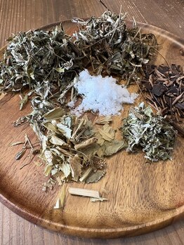 イワシタ ホリスティック アロマ ラボ(IWASHITA Holistic Aroma Labo)/無農薬のヨモギや野草♪