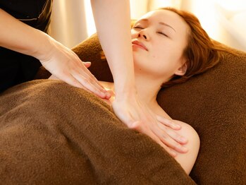 シャルム(Charme)の写真/オールハンド施術の深層筋まで届く首肩ケアで慢性コリを根本改善!!寒い季節にやってくる不調対策に◎