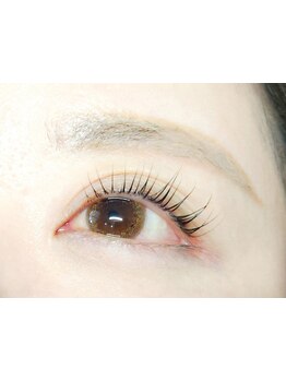 ナチュラル上品な目元にしたい