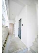 ミチカケ トリムリターン那覇市店/サロン入り口