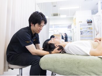 カラダのミカタ整骨院 八尾志紀の写真/【トリガー施術】で悩みの原因に根本アプローチ!体の構造に基づいた施術で骨盤と肩・首の歪みを整えます◎
