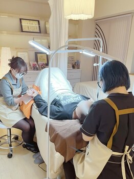 エオス(Eos)の写真/【同時施術で時短】隙間時間に最適！お忙しい中でも綺麗にしたい！を叶えます。