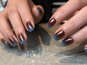 リッシュ(RICHE)/ブラウン×ブルーの大人ネイル