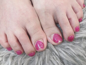 リッチネイル(Rich Nail)/女子力たっぷり!ハートネイル