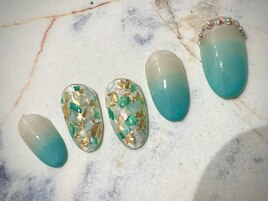 さわやかシェルエメラルドネイル