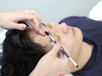 エムズアイブロウ 大阪京橋店(M’sアイブロウ)/施術風景