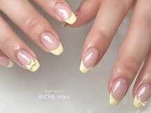 リッシュ トロワ(RICHE trois)/バターフレンチネイル