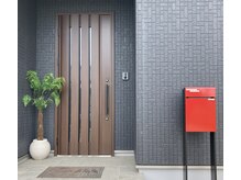 ネスタ(Nest(a))の雰囲気（奥の家の赤いポストがお店になります。）
