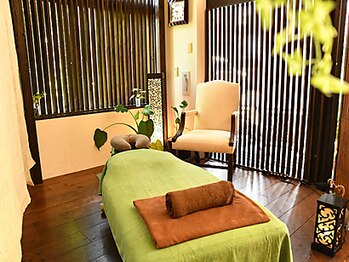 ヒーリングサロン らく和 本八幡北口店の写真/【整体×アロマ】デスクワークで疲労とストレスを抱える働く男性におすすめ◎疲れた体をほぐしてスッキリ！