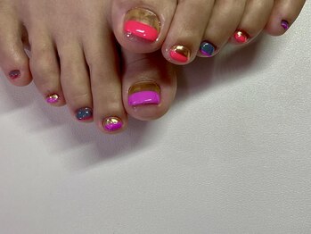 ルカ 原宿(lux)/ミラーネイル × ネオンカラー