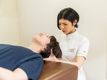 マカナ整体サロン 栄(MAKANA)の雰囲気（ぐっとのばして、もちろん気持ちよさも♪肩こり首こり改善効果◎）