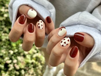 サロンドフォーエイチ(salon de 4H)/ハートネイルで可愛らしさを♪