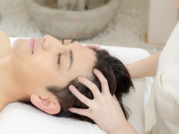 イーズ/リバイタ 梅田本店の写真/20代～60代まで幅広いお客様がご来店◇生え際/抜け毛/頭頂部の男性特有のお悩みもイーズ/リバイタで解決