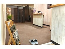 Relaxation salon rebootの雰囲気(サロン入口より、店頭の様子)