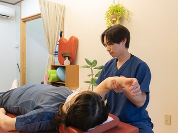 真岡ケアラボ接骨院の写真/ガチガチ首肩こり/スマホ首に◎目の疲れや頭痛などの症状も整体で根本改善!姿勢矯正で繰り返さない身体へ