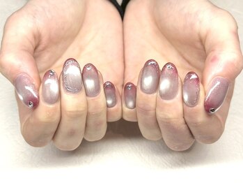 ヴェイスサロンアンバー(Vase Salon Amber)の写真/【新規オフ無料】日常使いの出来るちょっとの華やかネイルから非日常のゴージャスなデザインまで♪