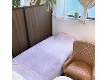 施術台はフラットなのでリラックスしながら施術が受けられます！