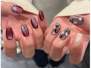 シー(SHE)/アシメントリーネイル