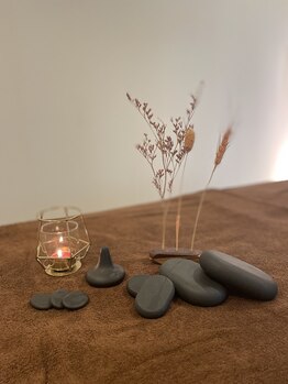 カッチコッチ(katti cotti)/ホットストーン施術でリラックス