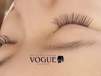 ヴォーグ 本店(VOGUE)の写真/【フラットラッシュ】で目元に自然なボリュームが叶う♪長持ちエクステとお客様人気も高いマツエクです◎