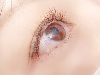 リュリカ(RyuRiKa)の写真/LEDマツエクで制限なし★季節関係なくマツエクライフを楽しめる！持続力1.5倍＊丁寧な施術でモチ◎