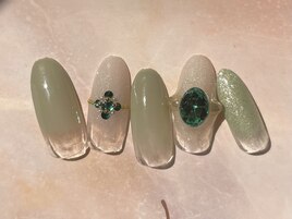 ビジューリングネイル