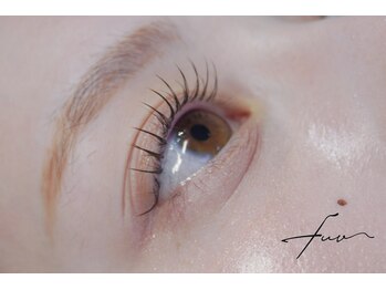 フー(fuu)の写真/まるで自まつ毛のようなナチュラルさの［バレないマツエク］。ブライダルエクステも好評。