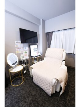 モテ美白/ホテル最上階の一室