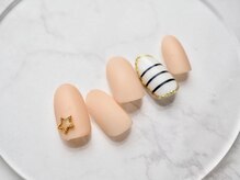 カトルナフ(quatre fois neuf)/ボーダーポイントネイル