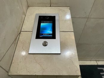 サロンドボーテ アグライア(Salon de beaute AGLAIA)/マンション入り口2