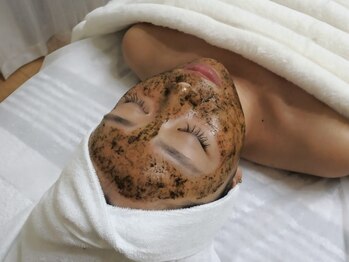 サロンシルク(salon silc)の写真/今話題“クリスティーナ・ハーブピーリング”お肌のお悩みを改善☆憧れのうる艶美肌へ…♪