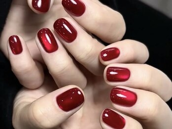 赤色のマグネットネイル