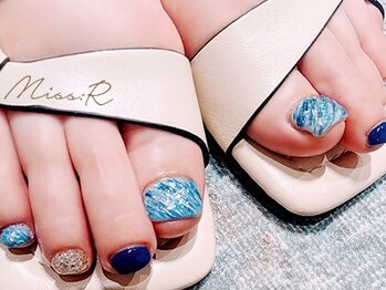 ミスアール ナカツ(Miss:R Nakatsu)の写真/最後のサンダル季節にフットネイルを満喫♪トレンド感溢れるアートラグジュアリー等多数◎こだわり派方も＊