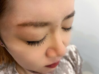 リア(Lea Beauty salon)の写真/お仕事でもOKなナチュラル上品な目元に♪自まつ毛が伸びたような自然な仕上がりで、お顔の印象もUP◎