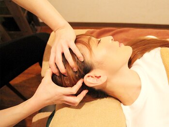 サイレントブルー(Silent Blue)/ヘッドスパ施術風景