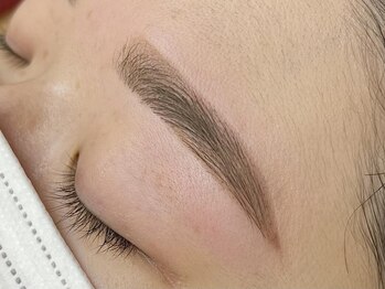 ビューステージ アイブロウサロン 仙台/自眉を生かした太め平行眉