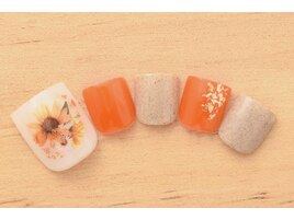 5600円　フットネイル