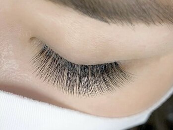 ロア(roa)の写真/ボリュームラッシュ◎まつ毛の隙間、細い、短いところもカバーしながら負担を最小限に調整して装着可能