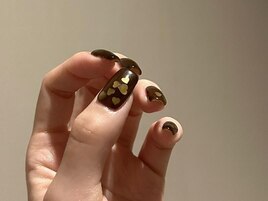 ブラウンハートの埋め込みネイル