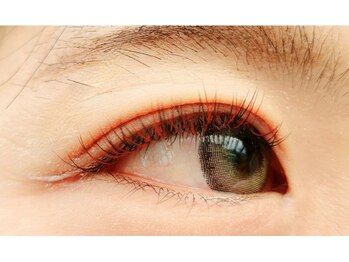 ヴィアージュ 野江内代(Viage)/個性的なお目元に!