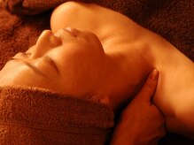 ラトゥの雰囲気（デコルテ！お腹周り！気になるヒップ周り徹底的に流していきます）