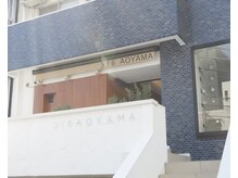 ソワレ 表参道(Soire)/ブルーの外観が目印です。